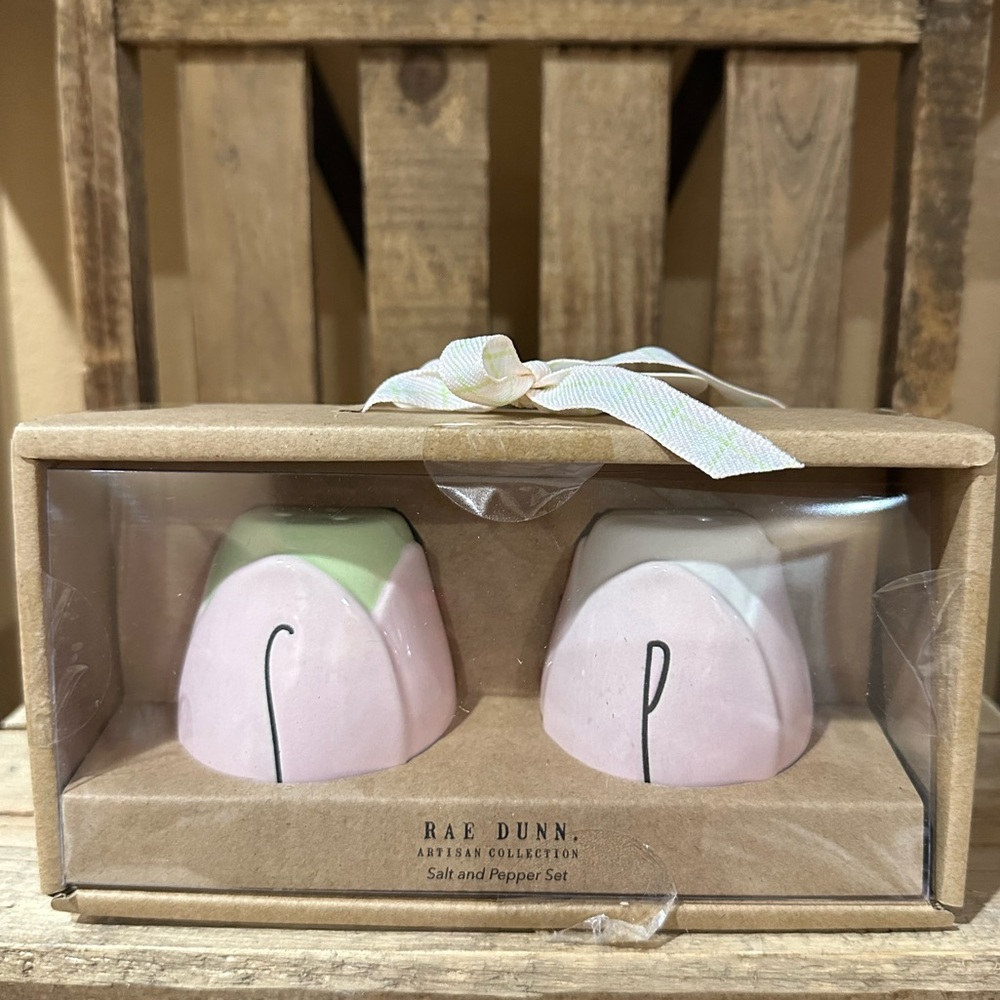 Rae Dunn Tulip S & P shakers